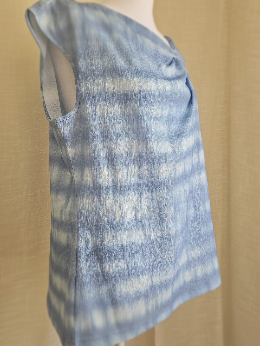 NWT Calvin Klein Rebecca Textured Knit Drape Neck Top Size L Tie Dye Blue White - Picture 7 of 14